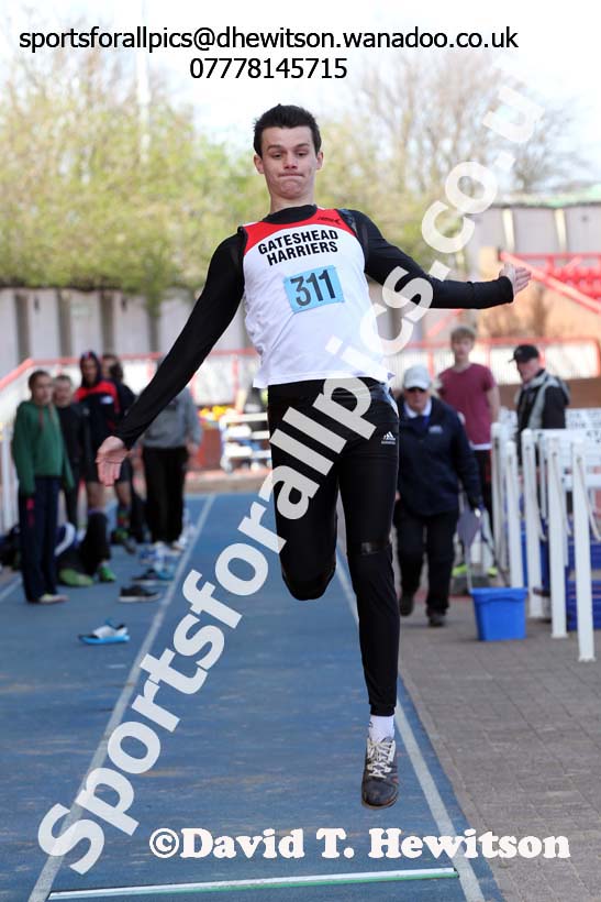 Mens long jump, Gateshead Open Medal Meeting. Photo: David T. Hewitson/Sports for All Pics